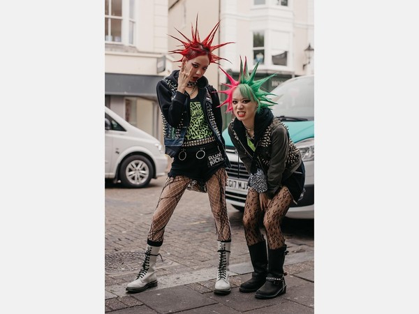 Лекция «Музыка как средство протеста: от революционных песен до панк‑рока»