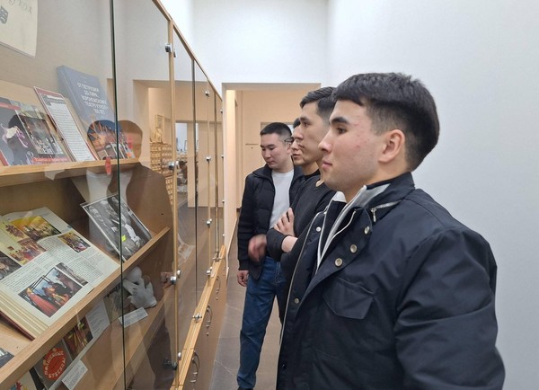 Выставка «Театр людей и кукол»