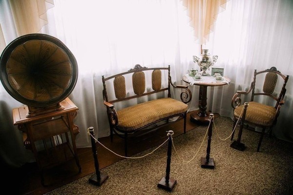 Выставка «Музыкально-театральная гостиная»