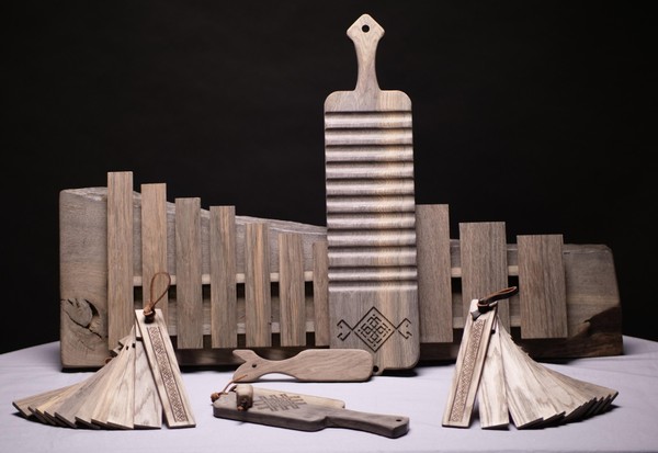 Выставка художественных изделий из мореного дуба