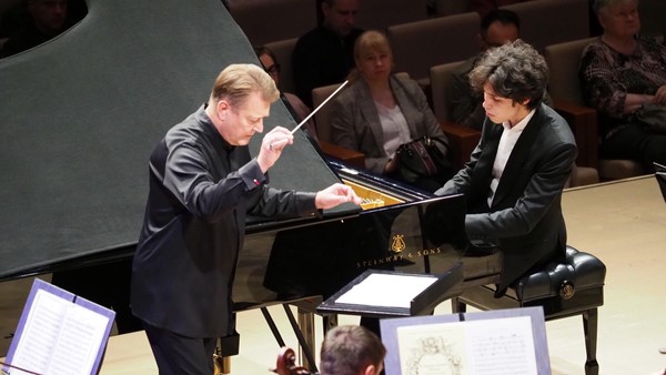 Концерт Государственного симфонического оркестра, Александра Сладковского, Энджела Вонга