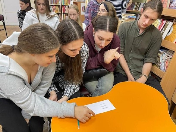 Литературно-познавательная программа «Между строк»