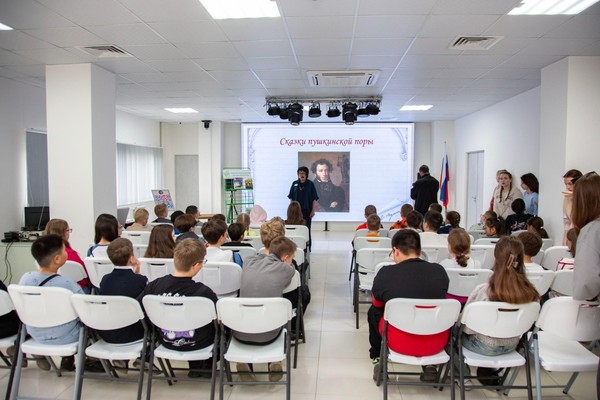 Литературный час «Поэзия мир озаряет душой»