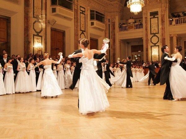 Музыкальная гостиная «Его величество вальс»