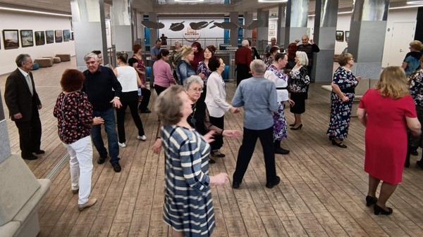 Танцевальный вечер отдыха «Здравствуй, мартовский денёк!»