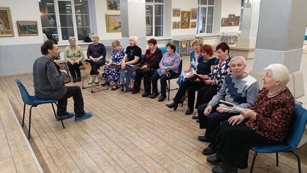 Исполнение песен под гармонь «Под теплым солнцем марта…»