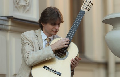 Лауреат международных конкурсов Антон Баранов (гитара, С-Петербург) МАИС Аб.№3