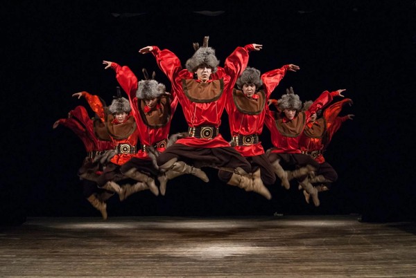 Фольклорный ансамбль «Улгер» и ансамбль хакасского танца «Кун сузы»