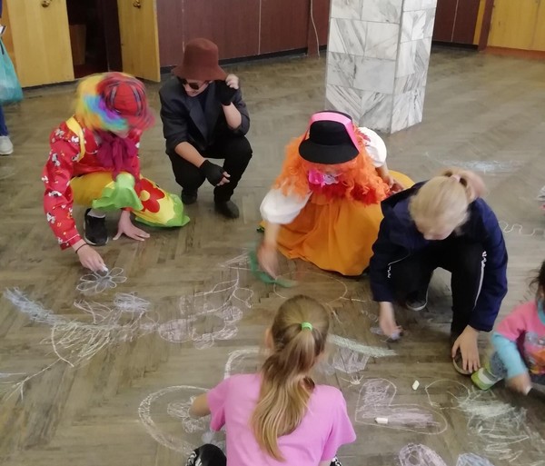 Познавательно игровая программа «Все мы вместе соберёмся и в мир сказок окунёмся»