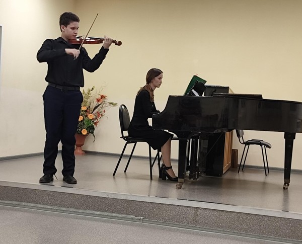 Достижение выразительности исполнения произведений старинных композиторов в классе скрипки