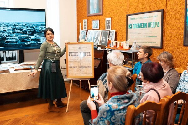 Лекция «Пыль софитов и архивная тишина: анатомия театрального закулисья»