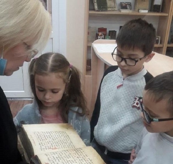 Познавательный час «С днем рождения, книжка»