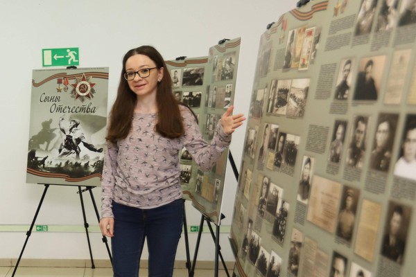 Экскурсия по передвижной выставке «Сыны Отечества»