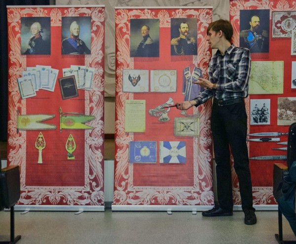 Экскурсия по передвижной выставке «Регалии и реликвии Кубанского казачьего войска»