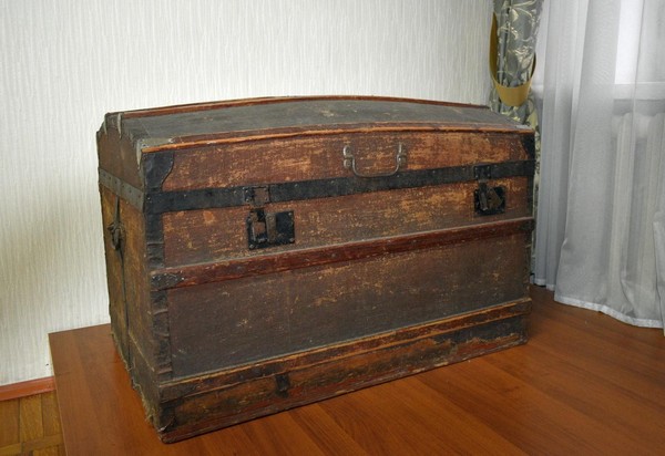 История экспоната «Дорожный сундук XIX века»