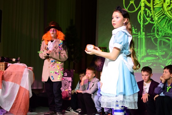 Спектакль «Новые приключения Алисы в Стране чудес»