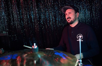 По обе стороны кулис