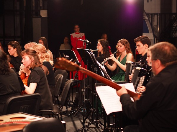 В гостях у оркестра национальных инструментов (СОШ №39)