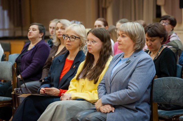 Встреча с писателем Евгением Сулесом