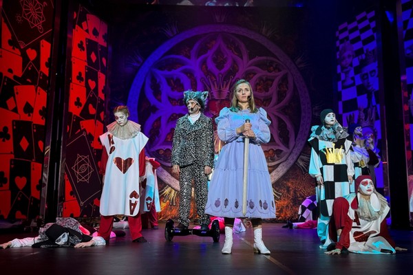 Алиса в стране чудес