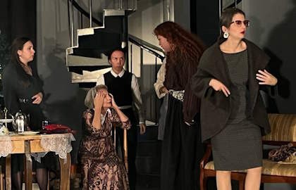 8 любящих женщин