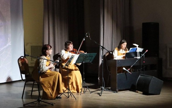 Литературно-музыкальная просветительская программа «Этномикс: Вужъяс – Корни»