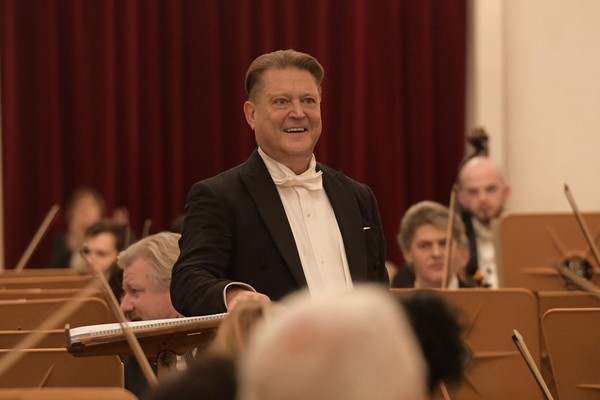 Концерт «Дирижер – Александр Сладковский. Солист – Энджел Вонг»