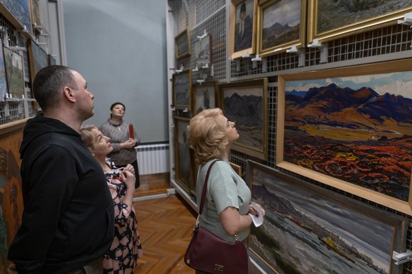 Беседа-презентация «Николай Ларин. Профессия – геолог, призвание – художник»