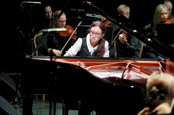 «Звучит рояль»