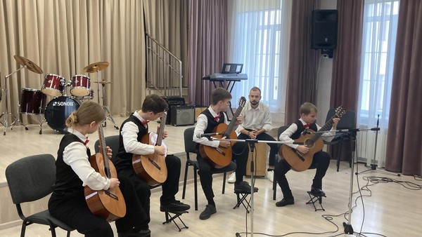 Концерт «Весенний сувенир» учащихся класса гитары