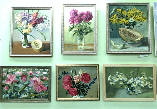 Выставка живописи Анны Ильиной «Весна стремится к лету»