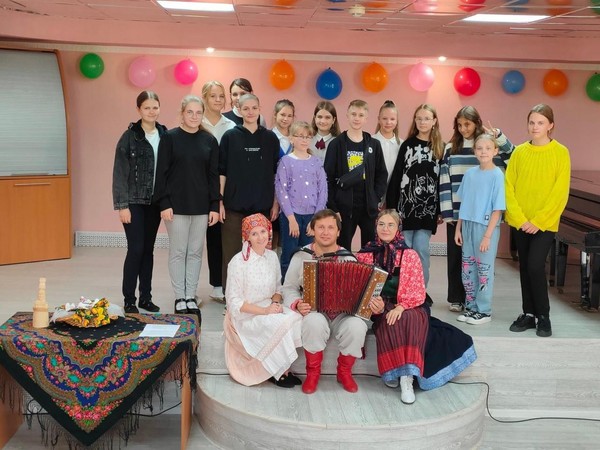 Фольклорно-игровая программа «Все народы хороши – посиделки от души»