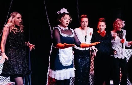 8 любящих женщин