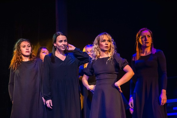 Спектакль «Маленькие большие женщины»