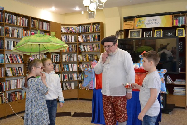 Семейный спектакль «Дочь Луны и сын Солнца»