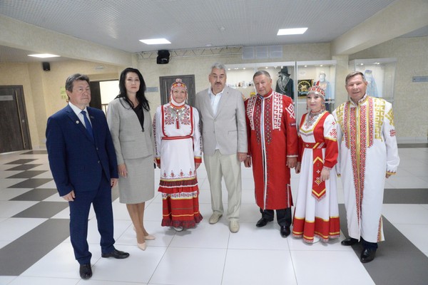 Выставка декоративно-прикладного искусства «35 çул: чăваш тăванлăхĕн илемĕ»