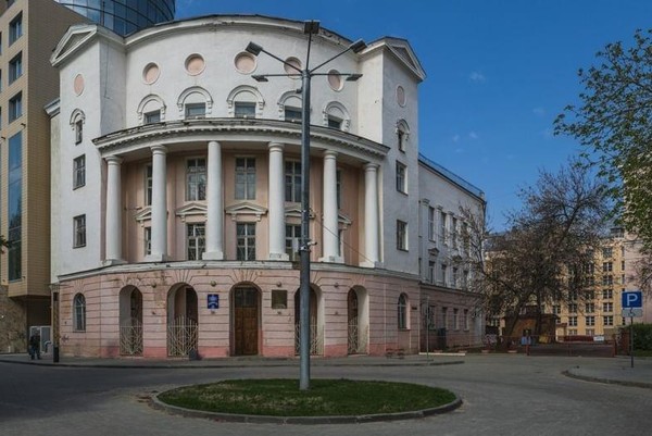 Творческий вечер воронежского автора-исполнителя Алексея Селивановского «Мартовский вальс»