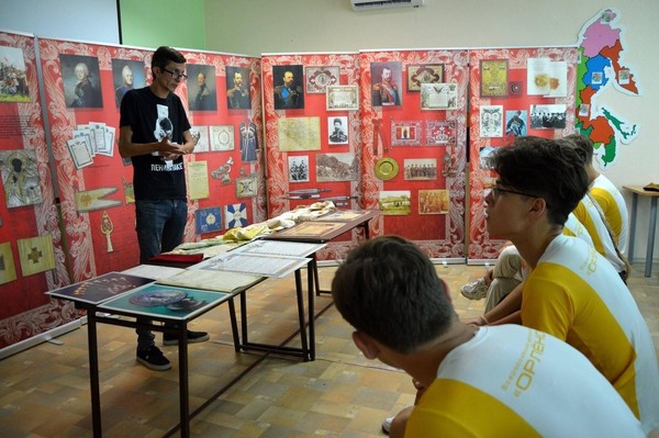 Экскурсия по выездной выставке «Кубанские казаки – страницы истории»