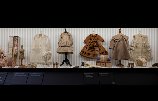 Лекция «От пандор до барби-кора: куклы и мода»