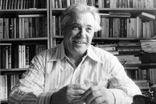 Выставка «Путешествие в литературное пространство» ко Дню писателя