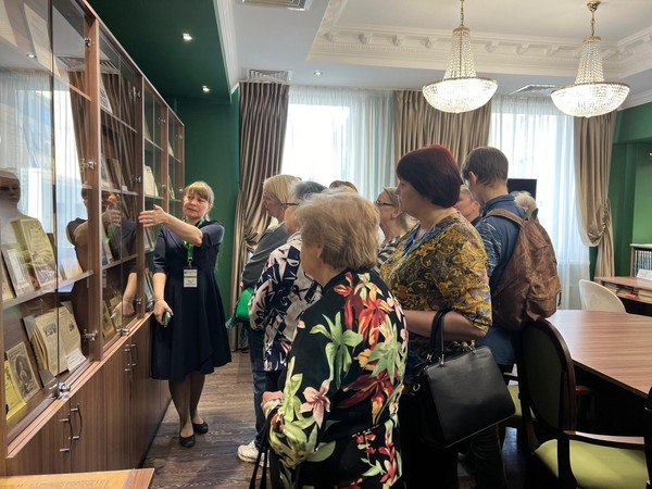 Экскурсия в отдел редких и ценных документов Национальной библиотеки Удмуртской Республики