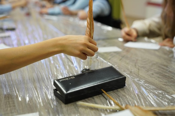 Музейное занятие «Буквы разные писать тонким перышком в тетрадь…»