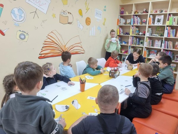 Праздничная игра-викторина «Девочки могут все!»