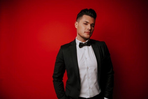 Сергей Дудинский и шоу «Артист» приглашают на виртуальный концерт