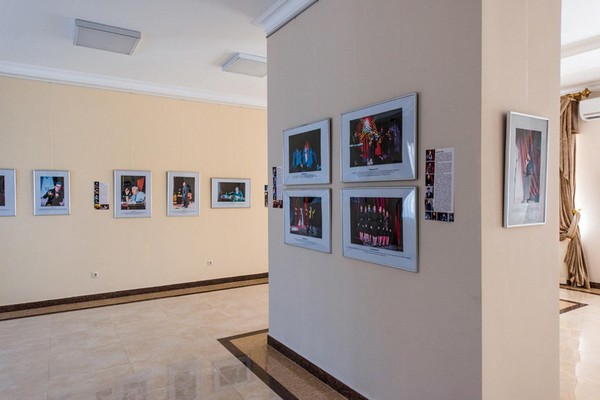 Выставка «Вслед за солнцем»