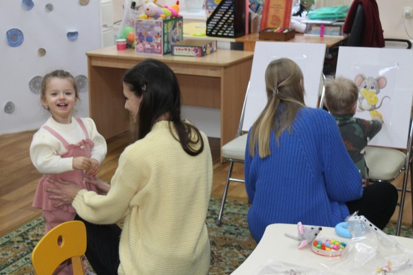 Занятие в клубе «Маленький читайка» «Сяду на пенек, съем пирожок»