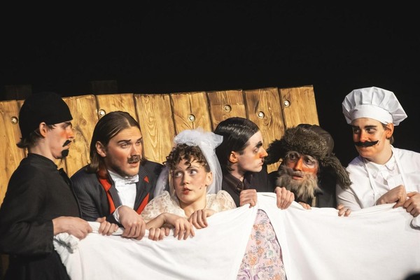 Спектакль «Женихи»