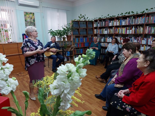 Праздничная программа «И кружат сердце вихри нежности, любви»