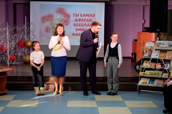 «Для девчонок озорных, милых, добрых, дорогих» праздничная игровая программа