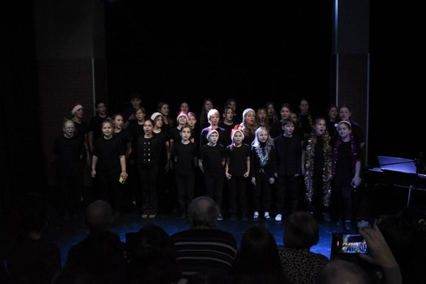 Литературно-музыкальная программа: «Наполним музыкой сердца»